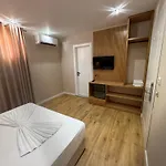 Kaloshi Hotell