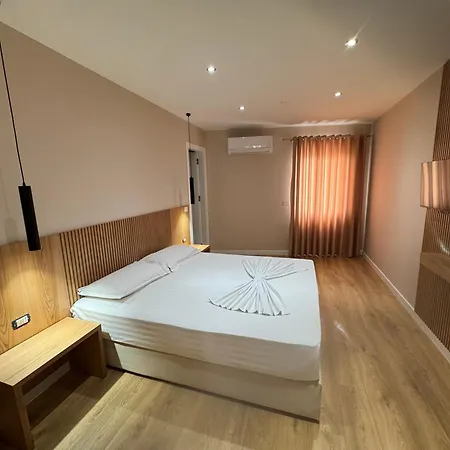 Kaloshi Hotel 4*