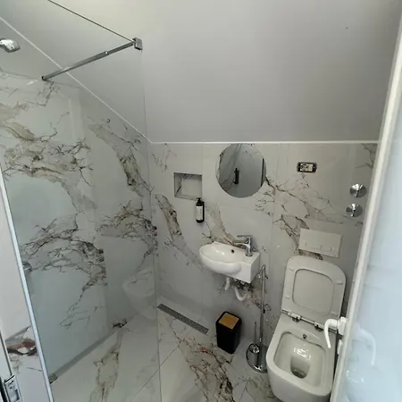 Отель Kaloshi 4*