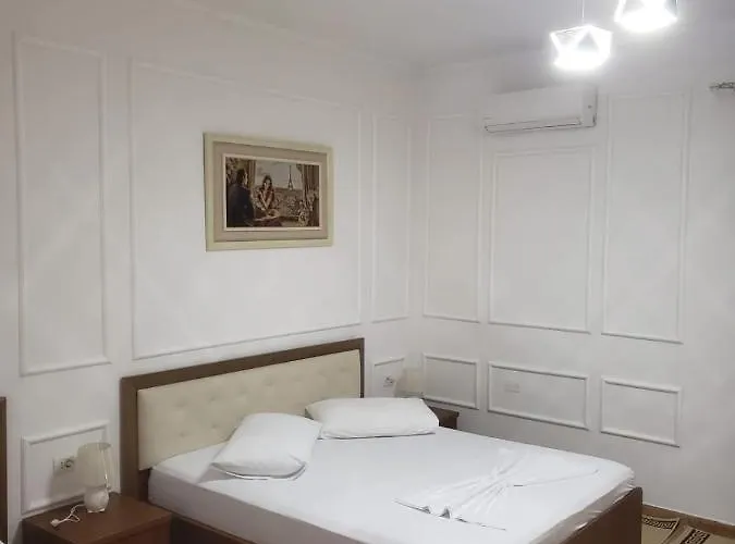 Hotel Kaloshi 4*