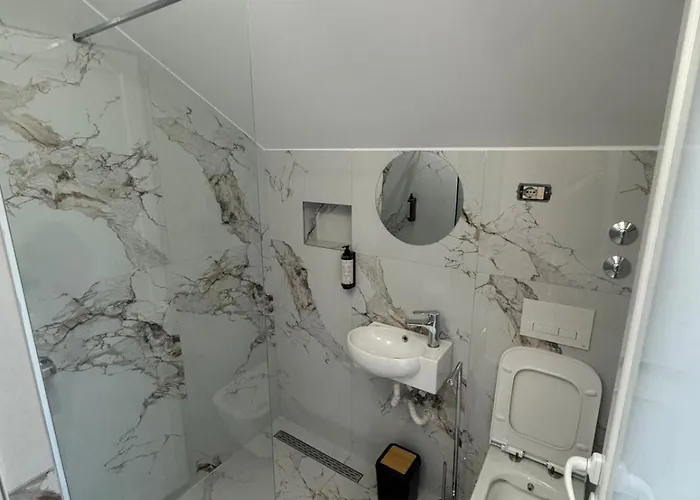 Hotel Kaloshi 4*